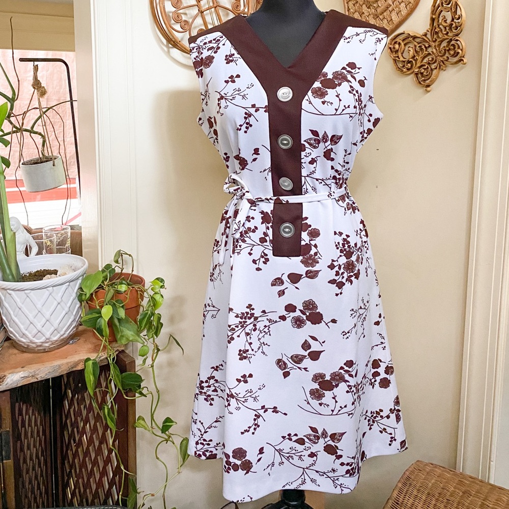 Vintage 60s Sleeveless Floral Shift Dress